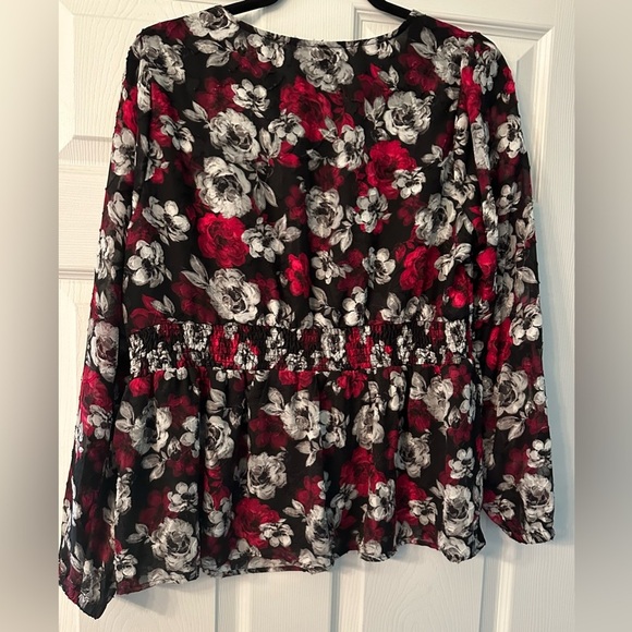TORRID Size 00 0X XL Red White Peplum Chiffon Floral Top NWT R$59 - Picture 10 of 11
